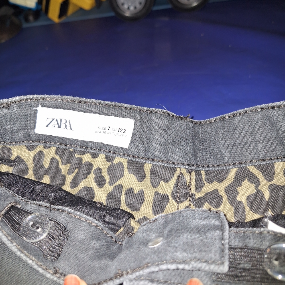 Zara Kids Leopard Print Set with Black Jeans - Picture 9 of 9